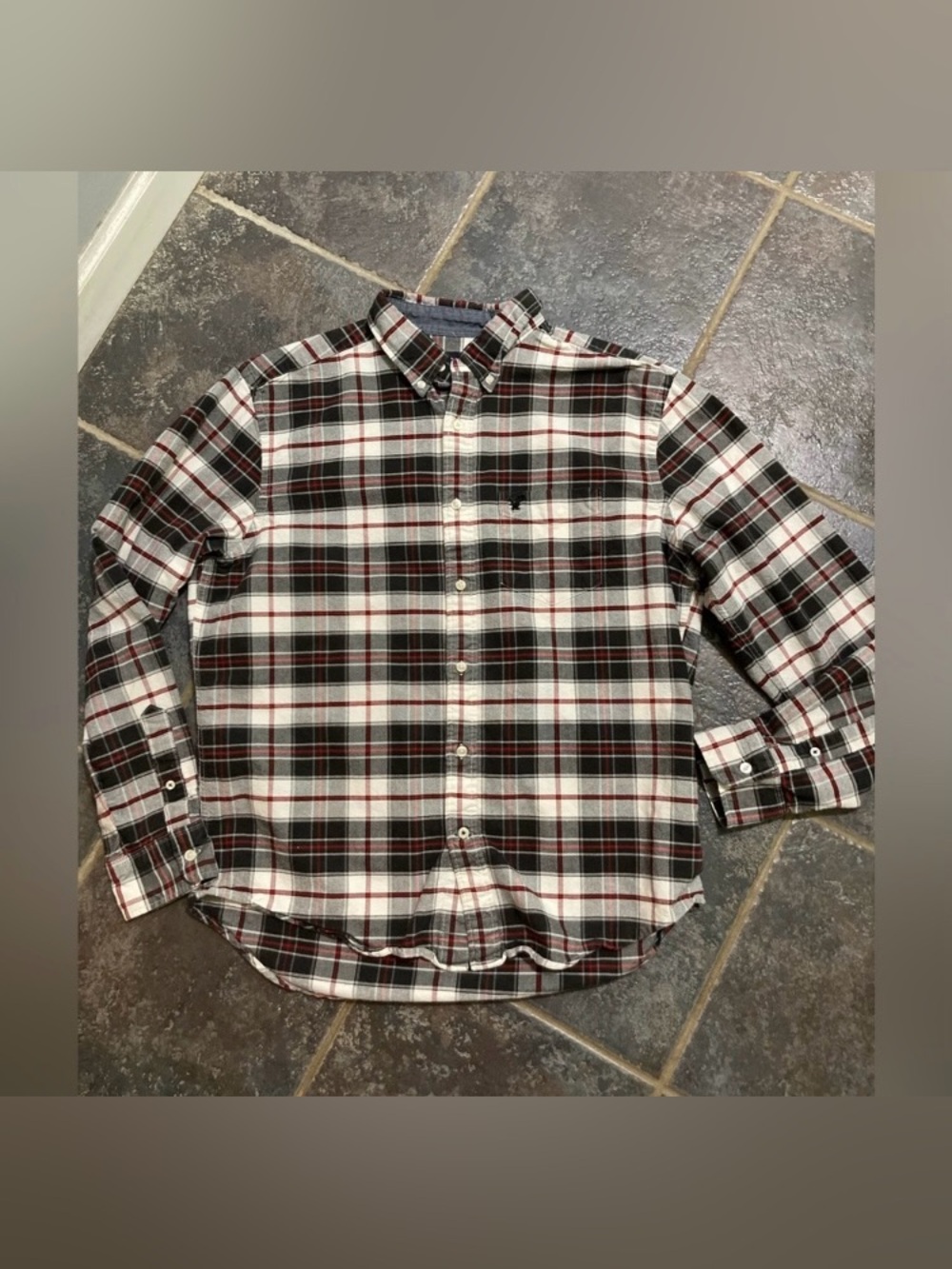 American Eagle Outfitters Black, White & Red Plaid Button-Down Shirt Size L